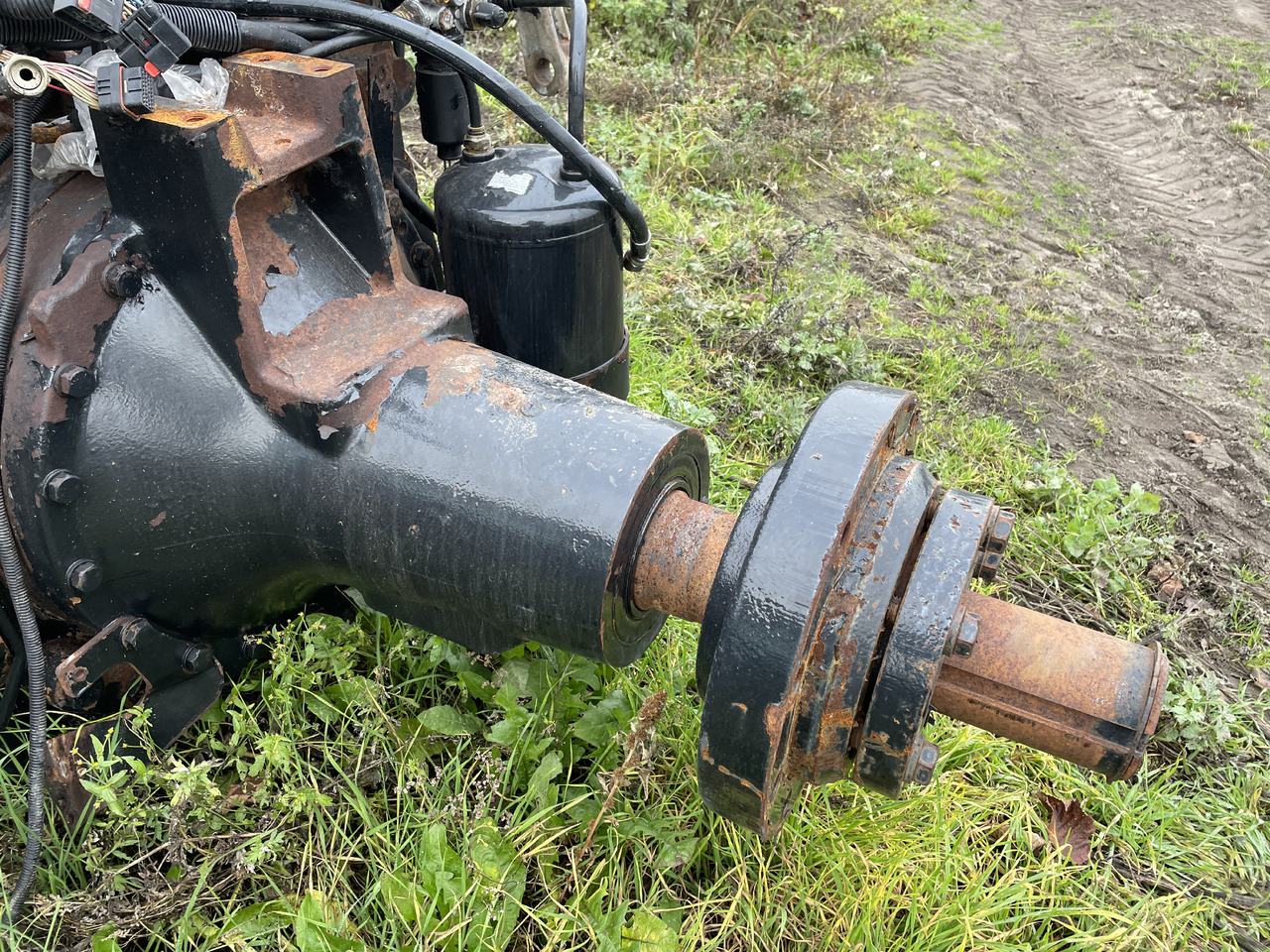 New Holland T8040 Case Magnum 310 - części - obudowa osi 87367552 - المحور و قطع الغيار - جرار: صورة 1 New Holland T8040 Case Magnum 310 - części - obudowa osi 87367552 - المحور و قطع الغيار - جرار: صورة 1