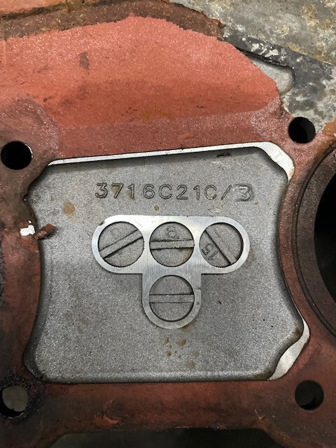 PERKINS - Obudowa kół rozrządu ORYGINAŁ 1006.60T 1004.4 3716C215 - المحرك و قطع الغيار - الآلات الزراعية: صورة 2 PERKINS - Obudowa kół rozrządu ORYGINAŁ 1006.60T 1004.4 3716C215 - المحرك و قطع الغيار - الآلات الزراعية: صورة 2