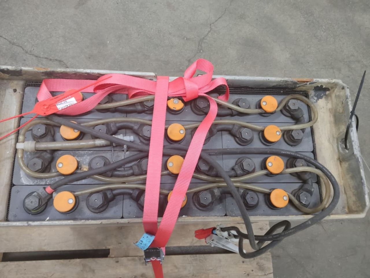 AVB 24V 465Ah - بطارية - معدات المناولة: صورة 3 AVB 24V 465Ah - بطارية - معدات المناولة: صورة 3