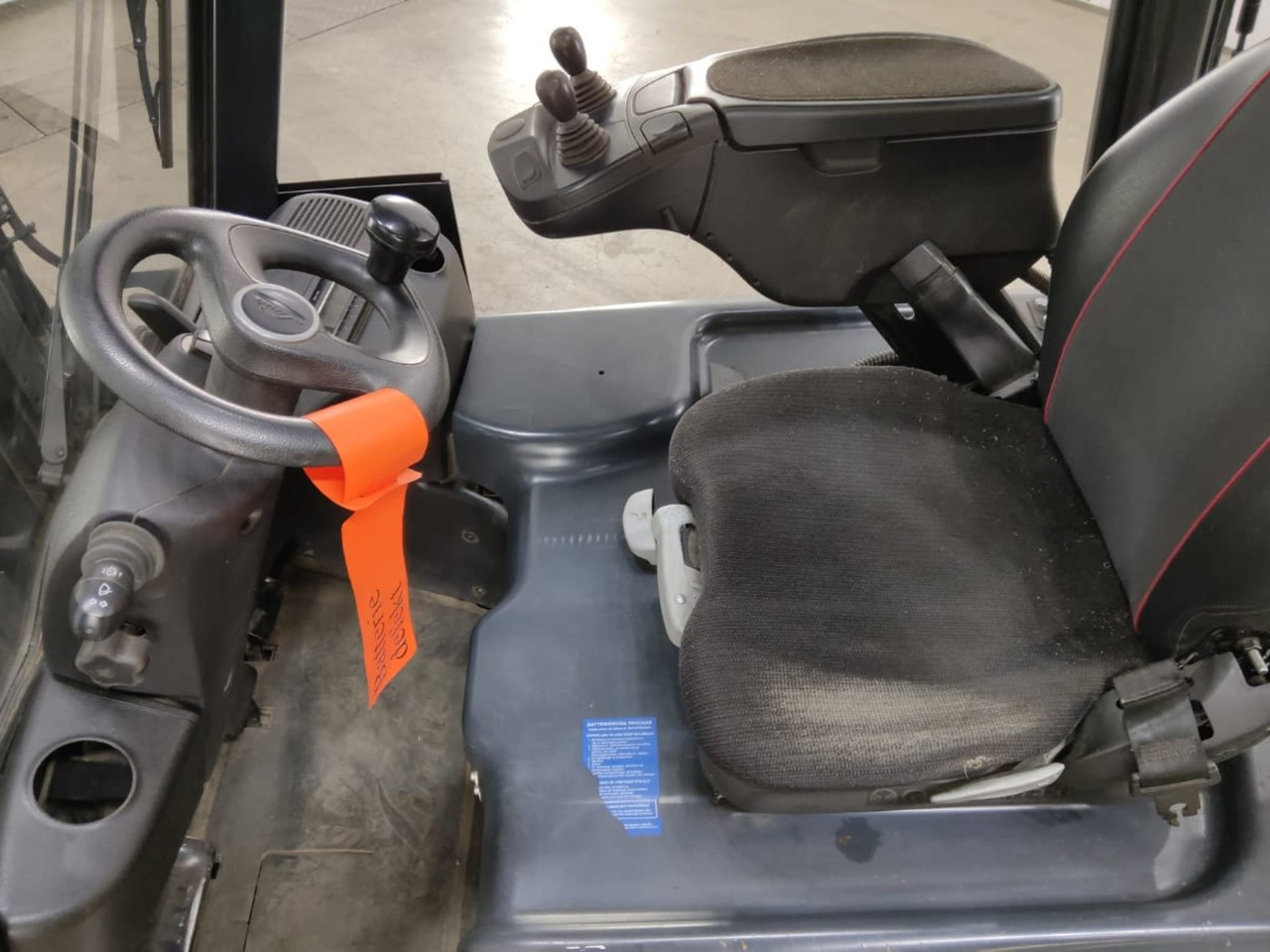 Linde E16C-02 - رافعة شوكية كهربائية: صورة 4 Linde E16C-02 - رافعة شوكية كهربائية: صورة 4