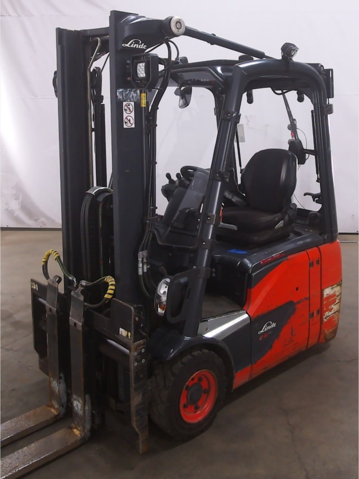 Linde E16C-02 - رافعة شوكية كهربائية: صورة 1 Linde E16C-02 - رافعة شوكية كهربائية: صورة 1