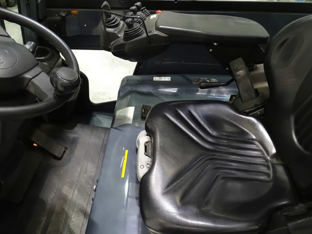 Toyota 8FBMT30 - رافعة شوكية كهربائية: صورة 3 Toyota 8FBMT30 - رافعة شوكية كهربائية: صورة 3