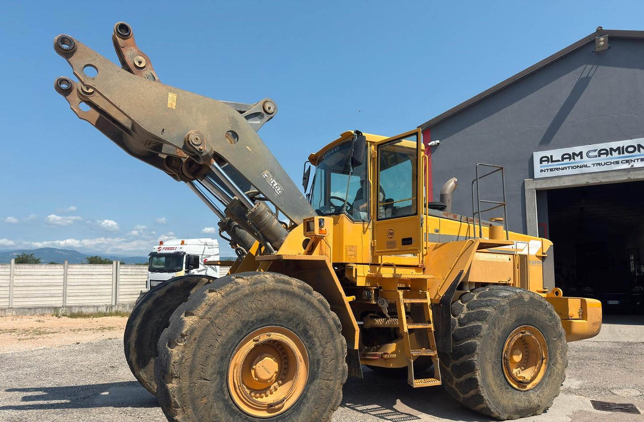 Pala gommata Volvo L 220 - اللودر بعجل: صورة 2 Pala gommata Volvo L 220 - اللودر بعجل: صورة 2