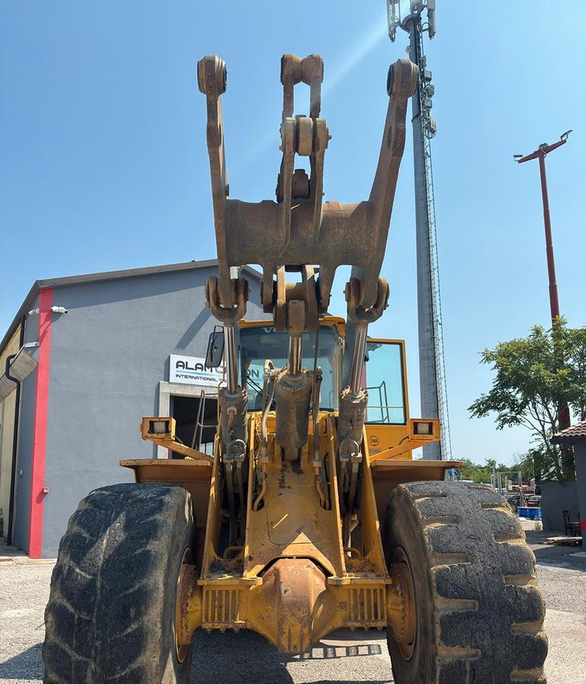اللودر بعجل Pala gommata Volvo L 220: صورة 8