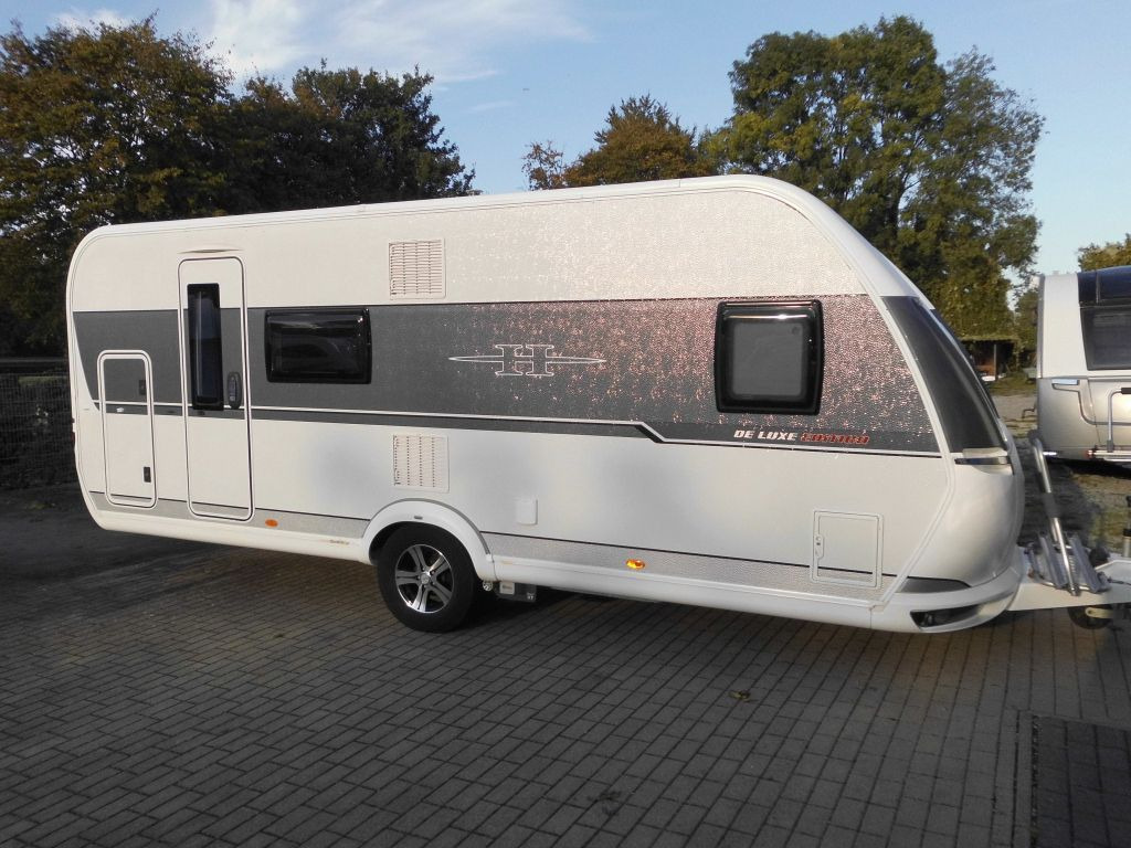 Hobby DE LUXE EDITION 560 KMFe 1 Hand XT-Mover Garage - كرفان سحب: صورة 1 Hobby DE LUXE EDITION 560 KMFe 1 Hand XT-Mover Garage - كرفان سحب: صورة 1