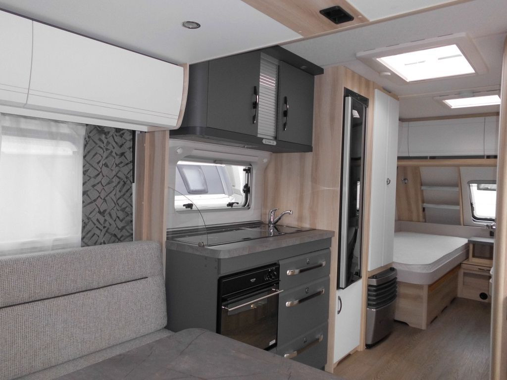 كرفان سحب Hobby De Luxe 515 UHL 2000kg. Backofen, Dunsthaube +: صورة 9