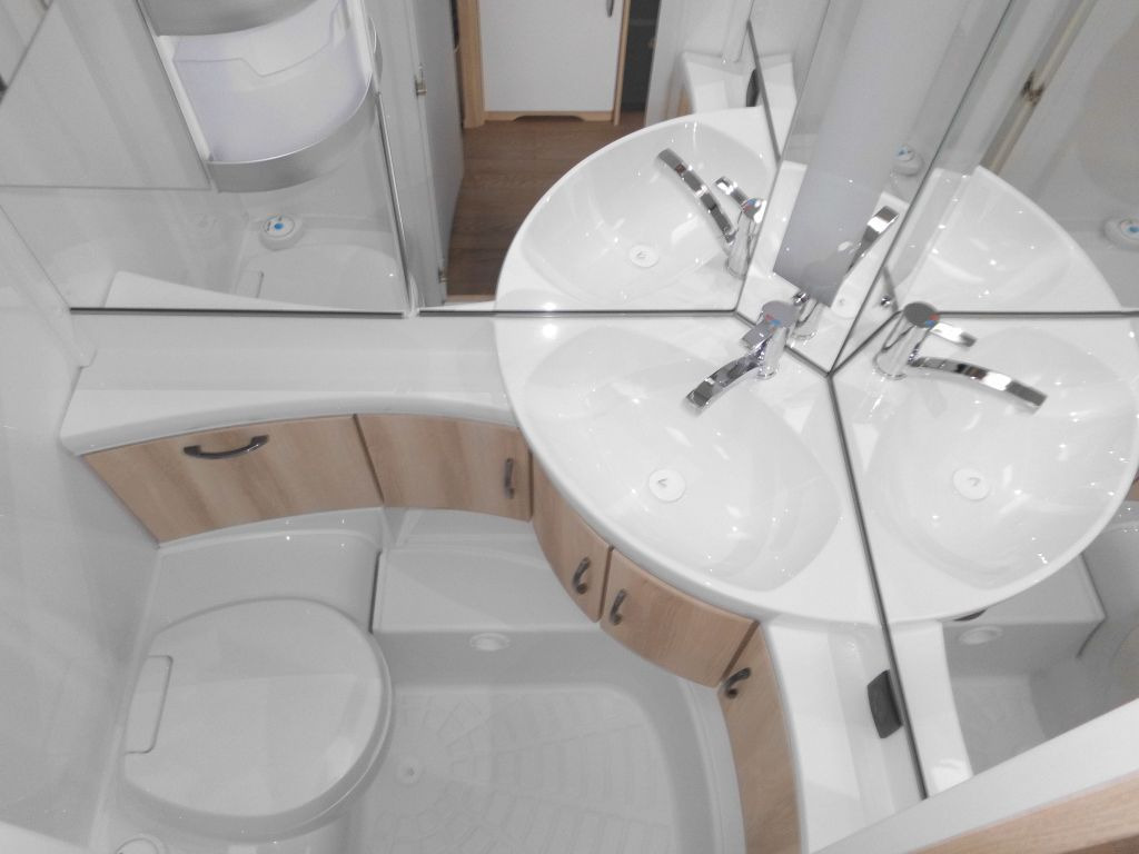 كرفان سحب Hobby De Luxe 515 UHL 2000kg. Backofen, Dunsthaube +: صورة 15