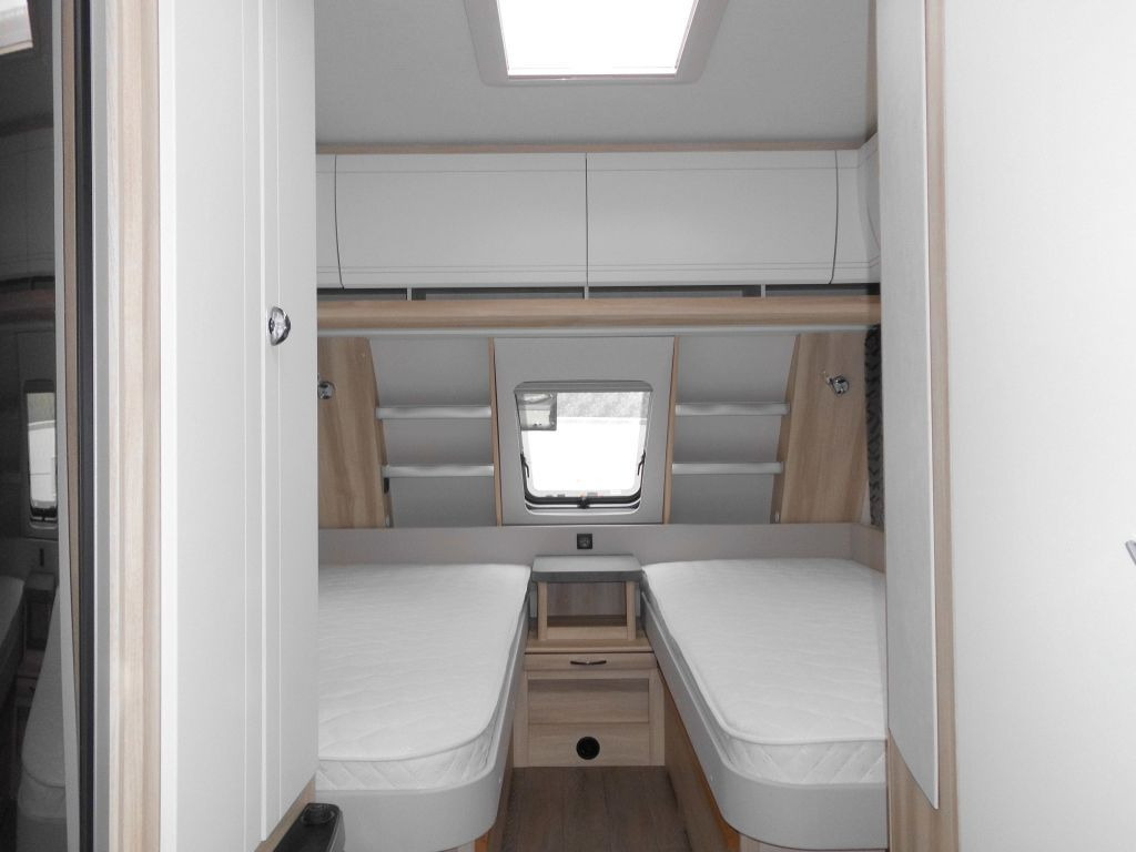 كرفان سحب Hobby De Luxe 515 UHL 2000kg. Backofen, Dunsthaube +: صورة 12