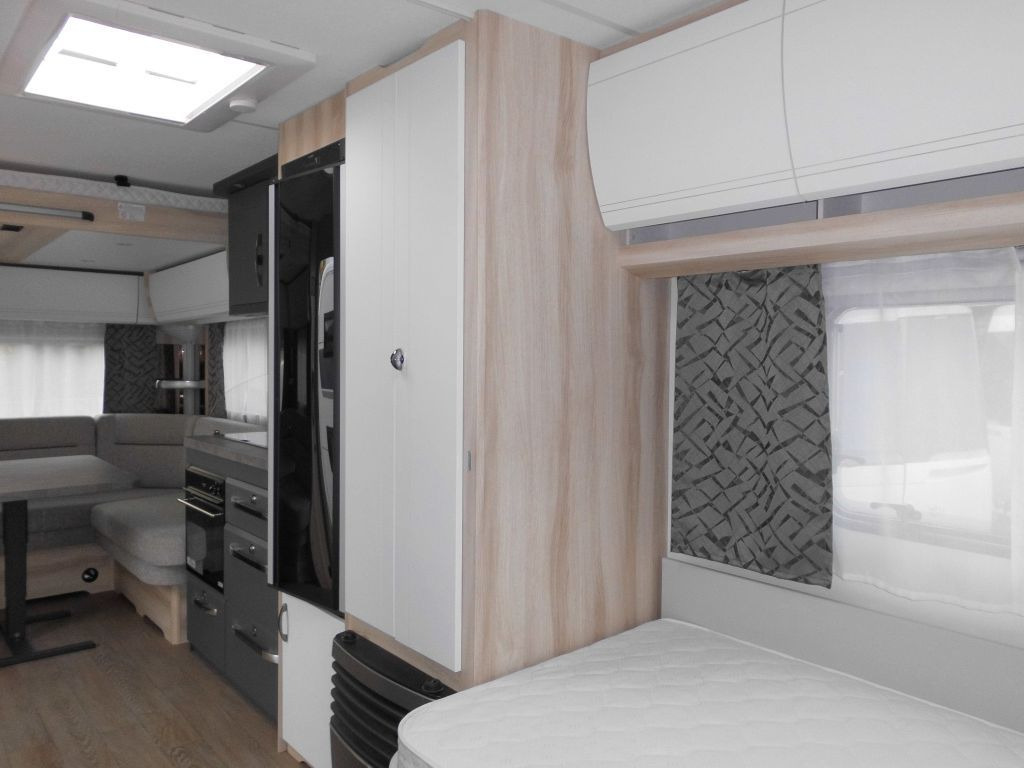 كرفان سحب Hobby De Luxe 515 UHL 2000kg. Backofen, Dunsthaube +: صورة 14