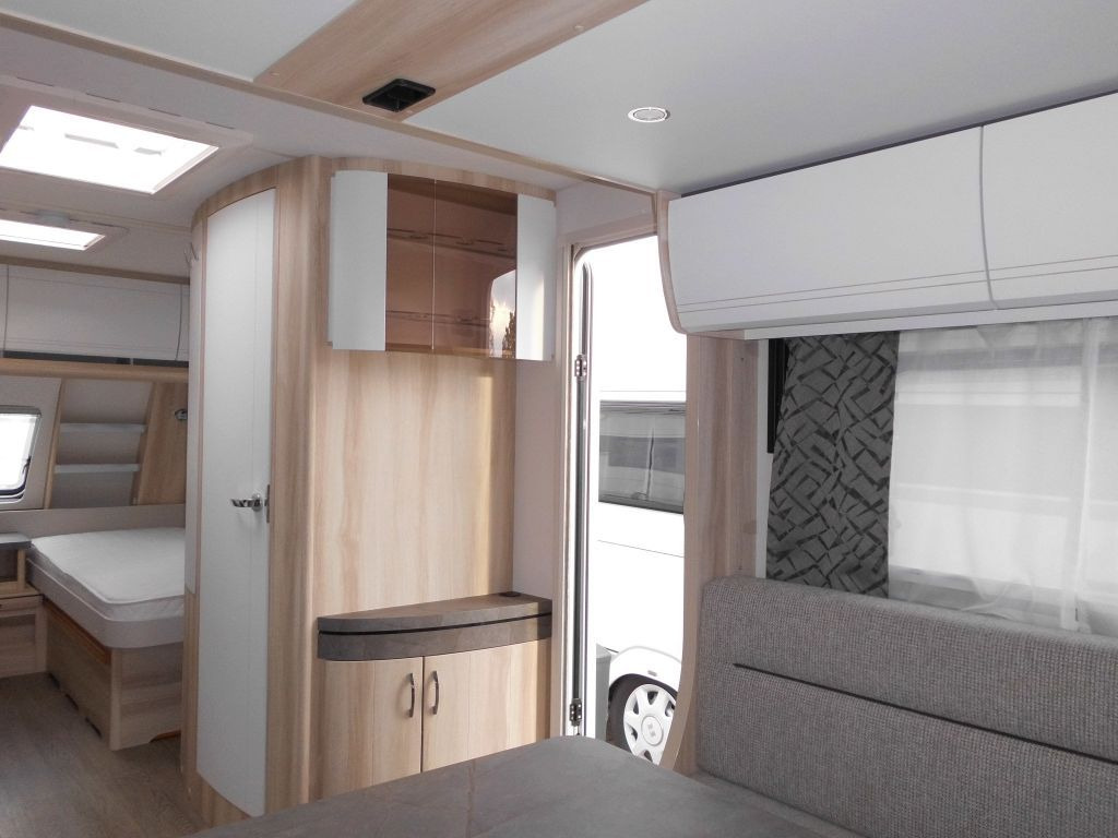 كرفان سحب Hobby De Luxe 515 UHL 2000kg. Backofen, Dunsthaube +: صورة 16