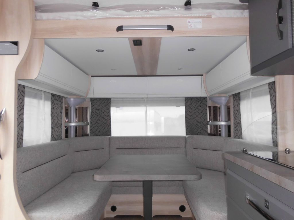 Hobby De Luxe 515 UHL mit Extras, Lagerabverkauf! - كرفان سحب: صورة 1 Hobby De Luxe 515 UHL mit Extras, Lagerabverkauf! - كرفان سحب: صورة 1