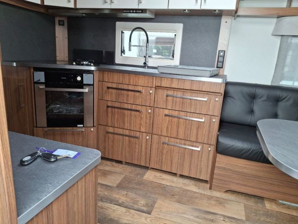 Polar 730 QA 30% RABATT LUXUS KLIMA AKTION - كرفان سحب: صورة 5 Polar 730 QA 30% RABATT LUXUS KLIMA AKTION - كرفان سحب: صورة 5