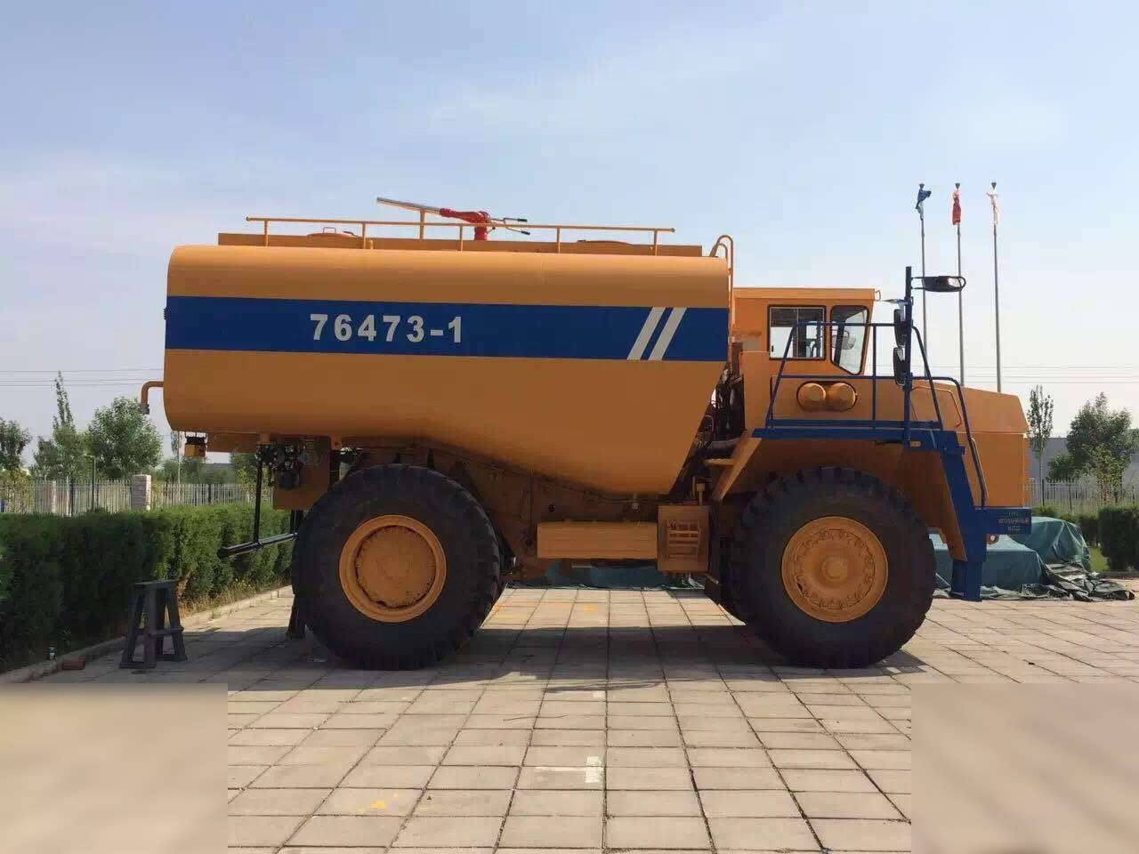 2000 BELAZ 75473 - شاحنة قلاب صلبة: صورة 1 2000 BELAZ 75473 - شاحنة قلاب صلبة: صورة 1