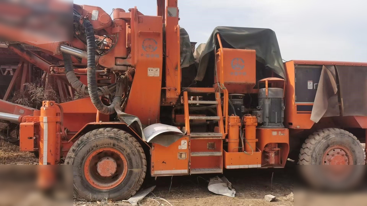 2002 TAMROCK SUPERMATIC 315-150 - آلة حفر موجهة: صورة 1 2002 TAMROCK SUPERMATIC 315-150 - آلة حفر موجهة: صورة 1