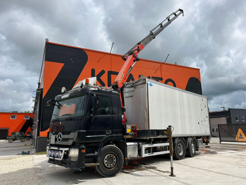 Mercedes-Benz Actros 2536 6x2*4 PK18002 / BOX L=6965 mm - شاحنات مسطحة, شاحنة كرين: صورة 1 Mercedes-Benz Actros 2536 6x2*4 PK18002 / BOX L=6965 mm - شاحنات مسطحة, شاحنة كرين: صورة 1