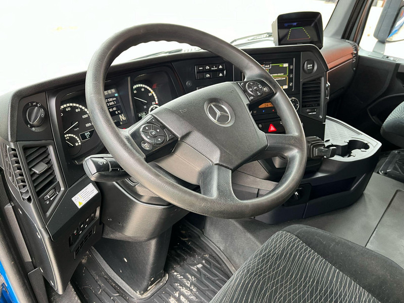 Interior photo 2: شاحنة قلاب Mercedes-Benz Arocs 3251 8x4 RETARDER / FULL STEEL / BOX L=5605 mm