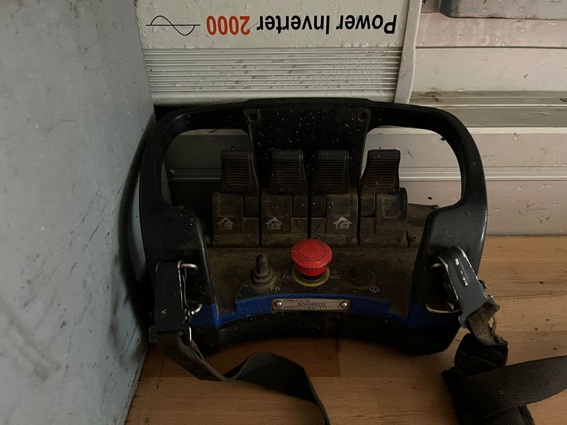 Renault D12 4x2 WORKSHOP ON WHEELS / FASSI M30A.13 / BOX L=4459 mm Renault D12 4x2 WORKSHOP ON WHEELS / FASSI M30A.13 / BOX L=4459 mm: صورة 13 Renault D12 4x2 WORKSHOP ON WHEELS / FASSI M30A.13 / BOX L=4459 mm Renault D12 4x2 WORKSHOP ON WHEELS / FASSI M30A.13 / BOX L=4459 mm: صورة 13