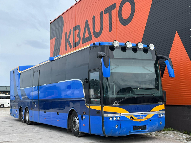 Van Hool Scania K 400 T 9 6x2*4 WC / AC / WEBASTO / FRIDGE / LUGGAGE BOX WITH LIFT / WHEELCHAIR LIFT - حافلة سوبربان: صورة 1 Van Hool Scania K 400 T 9 6x2*4 WC / AC / WEBASTO / FRIDGE / LUGGAGE BOX WITH LIFT / WHEELCHAIR LIFT - حافلة سوبربان: صورة 1