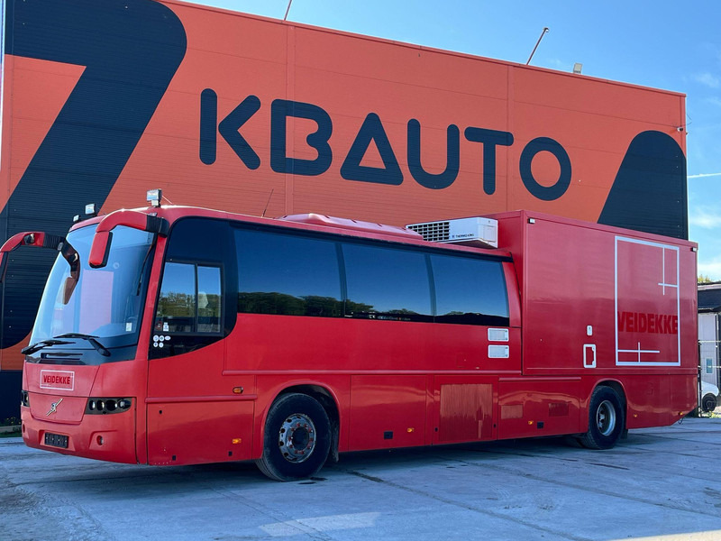 Volvo B12M 4x2 13 SEATS / AC / AUXILIARY HEATING / WC / KITCHEN - حافلة سوبربان: صورة 1 Volvo B12M 4x2 13 SEATS / AC / AUXILIARY HEATING / WC / KITCHEN - حافلة سوبربان: صورة 1