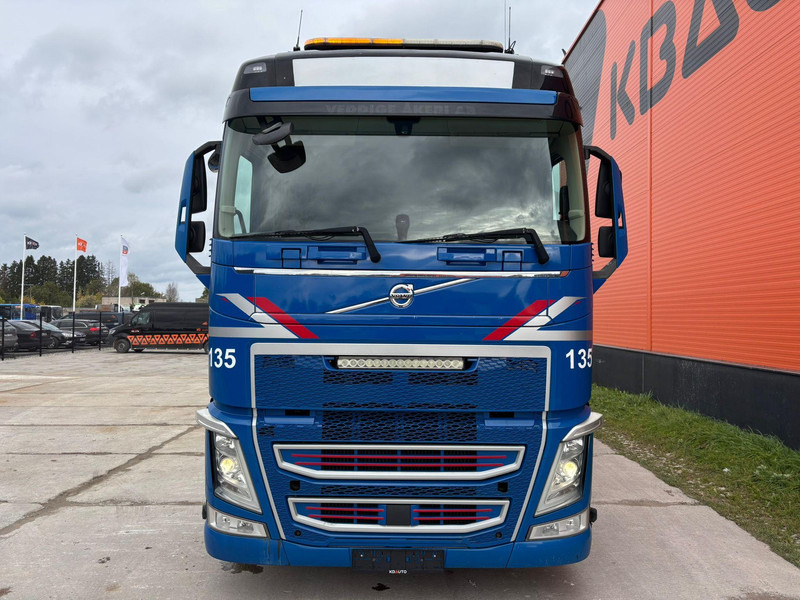 Volvo FH 500 8x4*4 FOR SALE AS CHASSIS / GCW 70 ton / PTO / CHASSIS L=6420 mm - شاحنة هيكل كابينة: صورة 3 Volvo FH 500 8x4*4 FOR SALE AS CHASSIS / GCW 70 ton / PTO / CHASSIS L=6420 mm - شاحنة هيكل كابينة: صورة 3