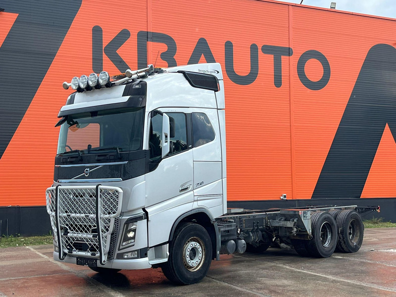 Volvo FH 750 6x4 CHASSIS L=6970 / RETARDER / PTO / TANDEM AXLE LIFT - شاحنة هيكل كابينة: صورة 1 Volvo FH 750 6x4 CHASSIS L=6970 / RETARDER / PTO / TANDEM AXLE LIFT - شاحنة هيكل كابينة: صورة 1