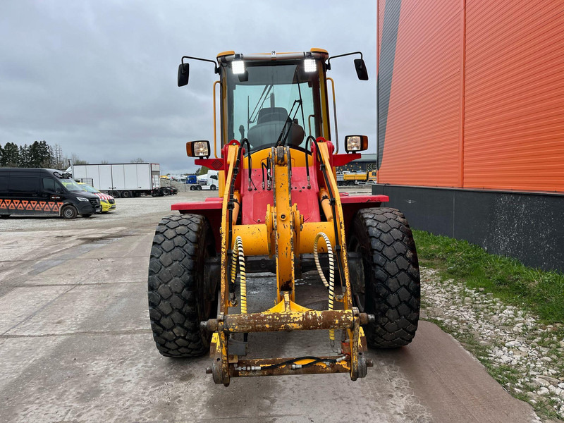 Volvo L 30 B-Z/X 4x4 AC / QUICK COUPLER / BUCKET + FORKS - اللودر بعجل: صورة 4 Volvo L 30 B-Z/X 4x4 AC / QUICK COUPLER / BUCKET + FORKS - اللودر بعجل: صورة 4
