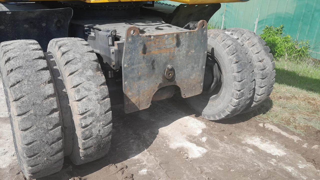 حفارة دولاب KOMATSU PW 140-7: صورة 8