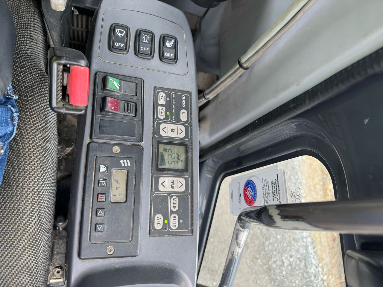 حفارة دولاب KOMATSU PW 140-7: صورة 15