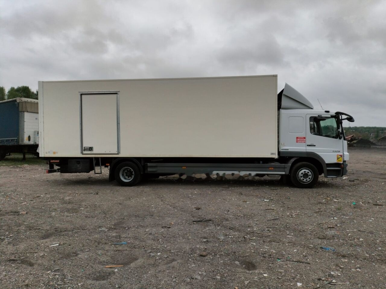 Mercedes-Benz ATEGO 1329 - شاحنة صندوق متساوي: صورة 3 Mercedes-Benz ATEGO 1329 - شاحنة صندوق متساوي: صورة 3