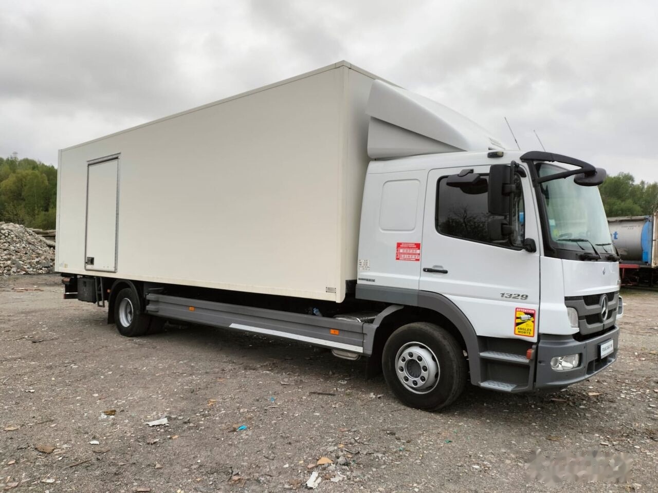 Mercedes-Benz ATEGO 1329 - شاحنة صندوق متساوي: صورة 2 Mercedes-Benz ATEGO 1329 - شاحنة صندوق متساوي: صورة 2