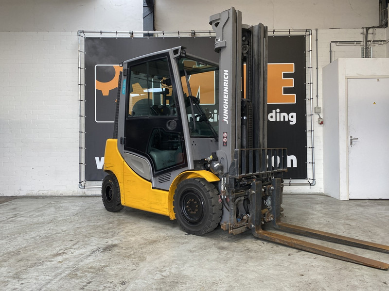 Jungheinrich TFG425s - رافعة شوكية تعمل بالغاز: صورة 1 Jungheinrich TFG425s - رافعة شوكية تعمل بالغاز: صورة 1