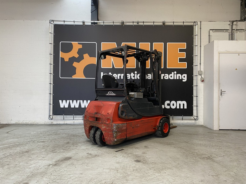 Linde E18C-02 - رافعة شوكية كهربائية: صورة 4 Linde E18C-02 - رافعة شوكية كهربائية: صورة 4