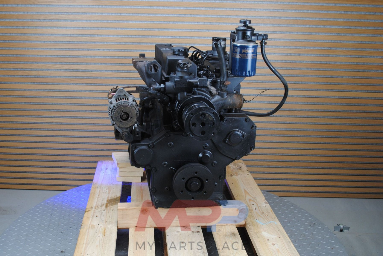 Komatsu 4D95 - محرك: صورة 2 Komatsu 4D95 - محرك: صورة 2