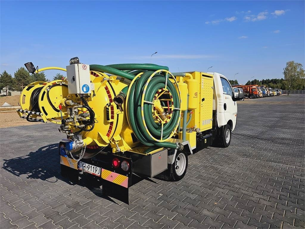 Isuzu Kia on categories B COMBI WUKO FOR DUCT CLEANING 2 - شاحنة الشفط: صورة 1 Isuzu Kia on categories B COMBI WUKO FOR DUCT CLEANING 2 - شاحنة الشفط: صورة 1
