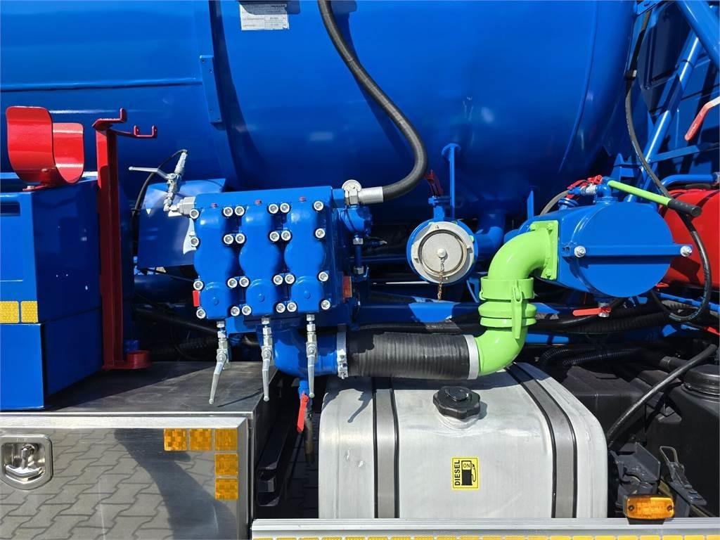 Iveco WUKO MULLER KOMBI FOR CHANNEL CLEANING - شاحنة الشفط: صورة 2 Iveco WUKO MULLER KOMBI FOR CHANNEL CLEANING - شاحنة الشفط: صورة 2