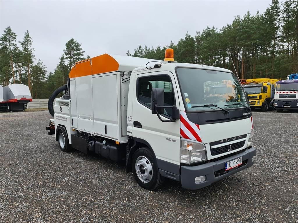 Mitsubishi CANTER odkurzacz koparka ssąca Saugbagger CITY SAU - شاحنة الشفط: صورة 2 Mitsubishi CANTER odkurzacz koparka ssąca Saugbagger CITY SAU - شاحنة الشفط: صورة 2