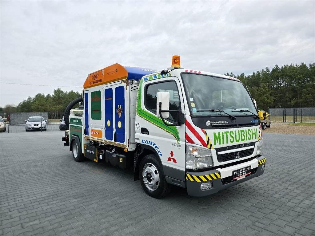 Mitsubishi CANTER odkurzacz koparka ssąca Saugbagger CITY SAU - شاحنة الشفط: صورة 2 Mitsubishi CANTER odkurzacz koparka ssąca Saugbagger CITY SAU - شاحنة الشفط: صورة 2