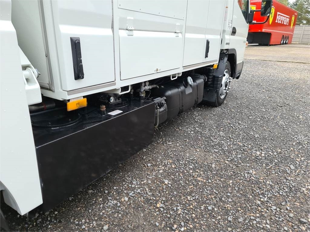 Mitsubishi CANTER odkurzacz koparka ssąca Saugbagger CITY SAU - شاحنة الشفط: صورة 3 Mitsubishi CANTER odkurzacz koparka ssąca Saugbagger CITY SAU - شاحنة الشفط: صورة 3
