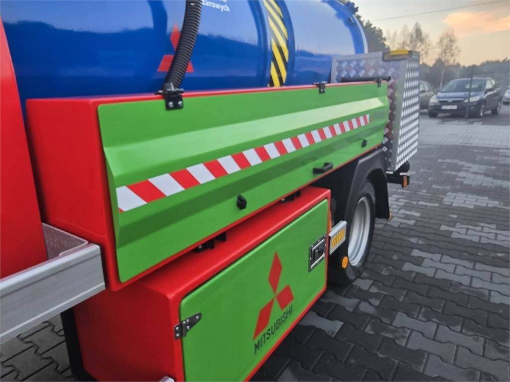 Mitsubishi ROM SMART COMBI WUKO HOT WATER FOR CLEANING SEWAGE - شاحنة الشفط: صورة 4 Mitsubishi ROM SMART COMBI WUKO HOT WATER FOR CLEANING SEWAGE - شاحنة الشفط: صورة 4