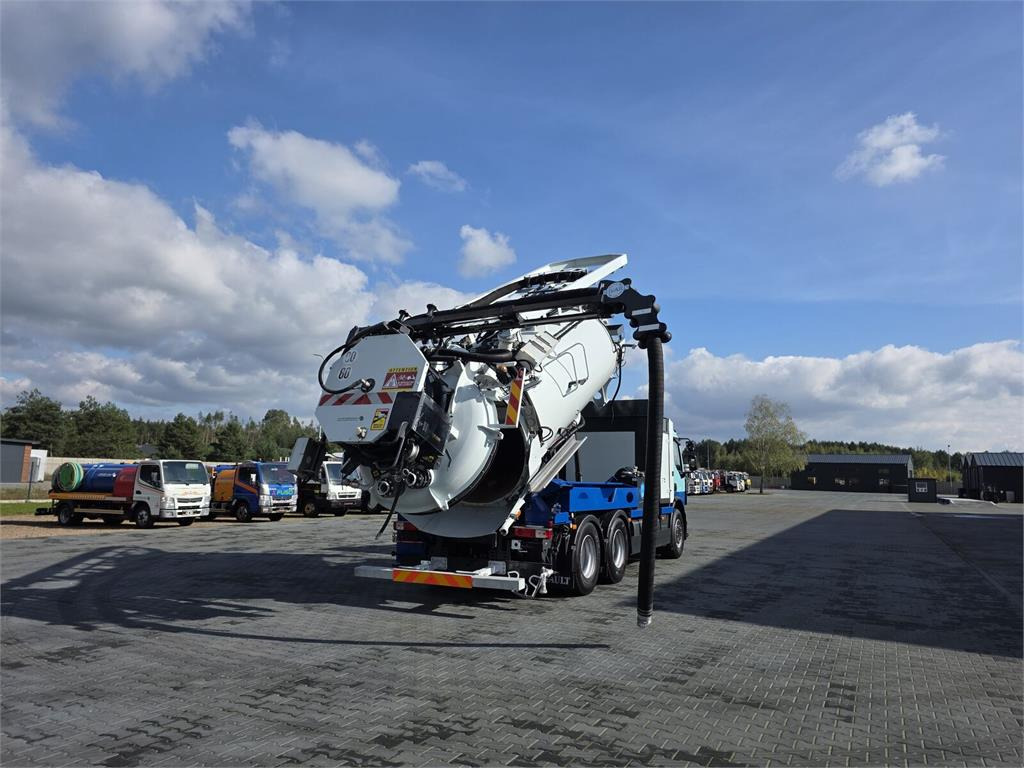 Renault for collecting liquid waste - شاحنة الشفط: صورة 1 Renault for collecting liquid waste - شاحنة الشفط: صورة 1