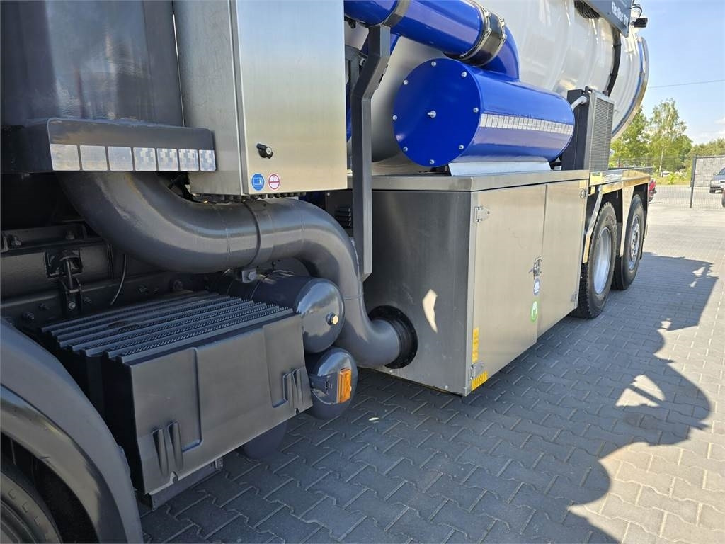 Scania Saugbagger Larsen FlexVac 311 Vacuum suction loade - حفارة: صورة 2 Scania Saugbagger Larsen FlexVac 311 Vacuum suction loade - حفارة: صورة 2