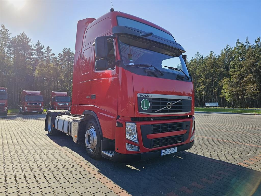 Volvo FH13 XXL MANUAL 420 EURO 5 2011 r MEGA LOW DECK - وحدة جر: صورة 1 Volvo FH13 XXL MANUAL 420 EURO 5 2011 r MEGA LOW DECK - وحدة جر: صورة 1