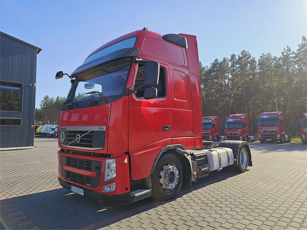 Volvo FH13 XXL MANUAL 420 EURO 5 2011 r MEGA LOW DECK - وحدة جر: صورة 2 Volvo FH13 XXL MANUAL 420 EURO 5 2011 r MEGA LOW DECK - وحدة جر: صورة 2