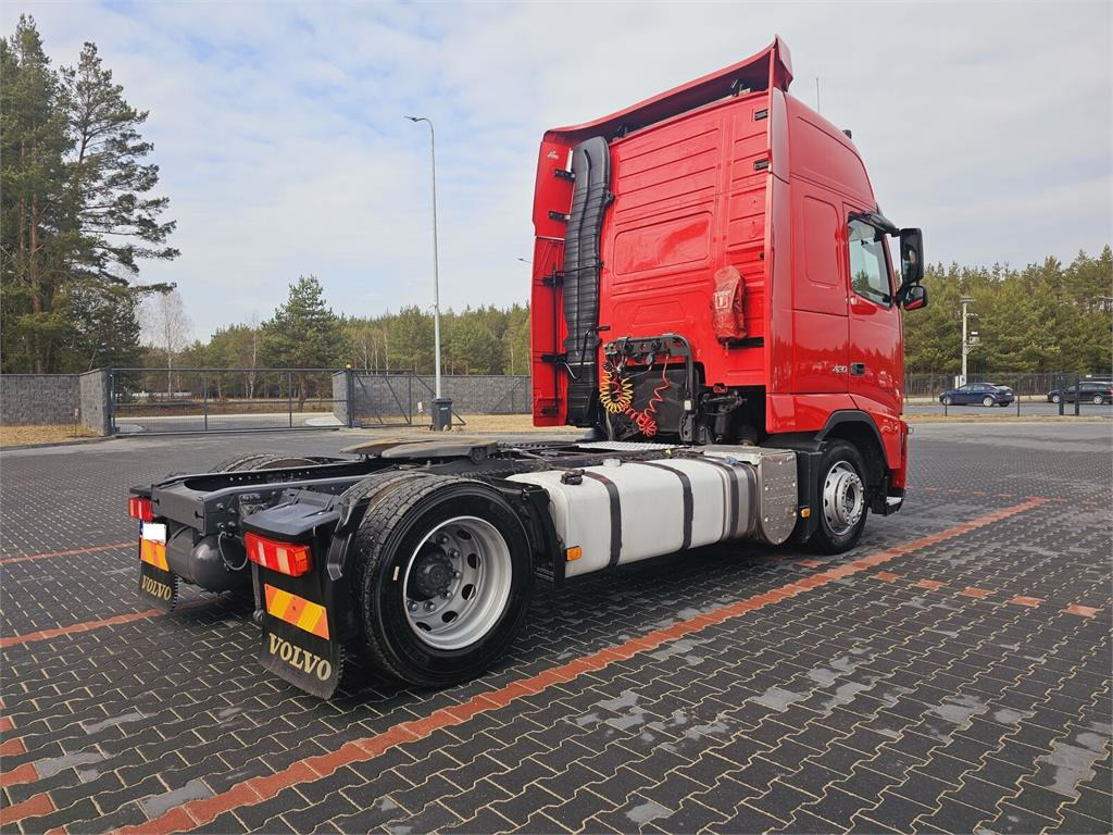 Volvo FH13 XXL NEW TIRES MANUAL 420 EURO 5 2011 - وحدة جر: صورة 5 Volvo FH13 XXL NEW TIRES MANUAL 420 EURO 5 2011 - وحدة جر: صورة 5