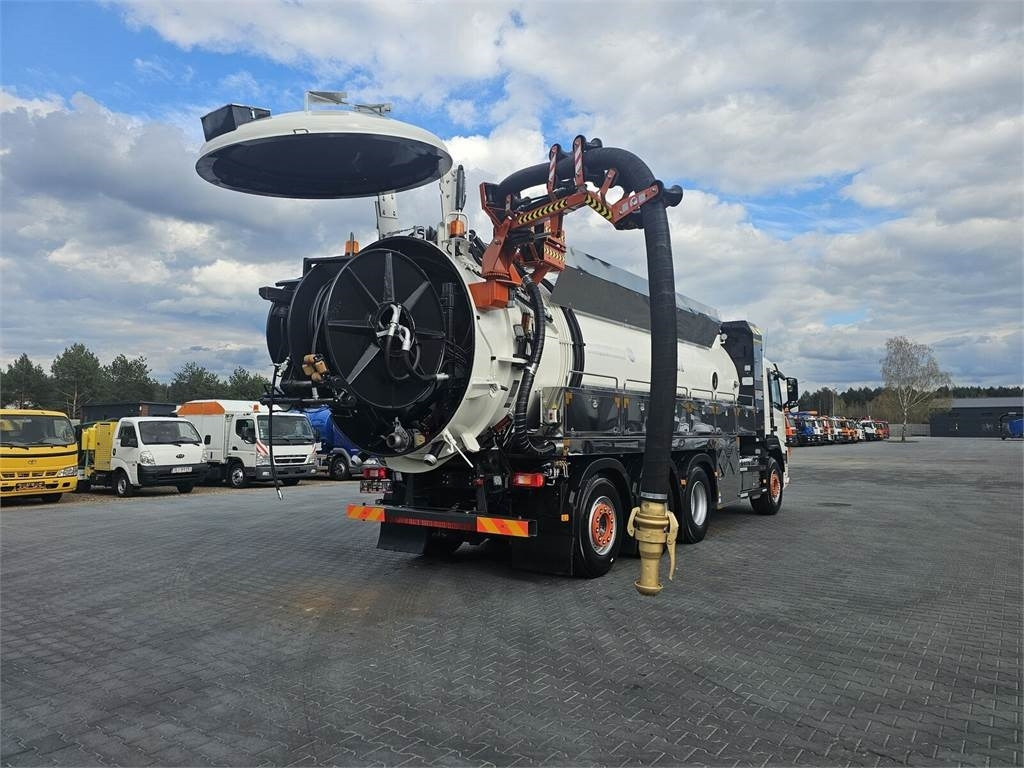 Volvo WUKO ADR ROLBA FOR CLEANING CHANNELS COMBI - شاحنة الشفط: صورة 1 Volvo WUKO ADR ROLBA FOR CLEANING CHANNELS COMBI - شاحنة الشفط: صورة 1