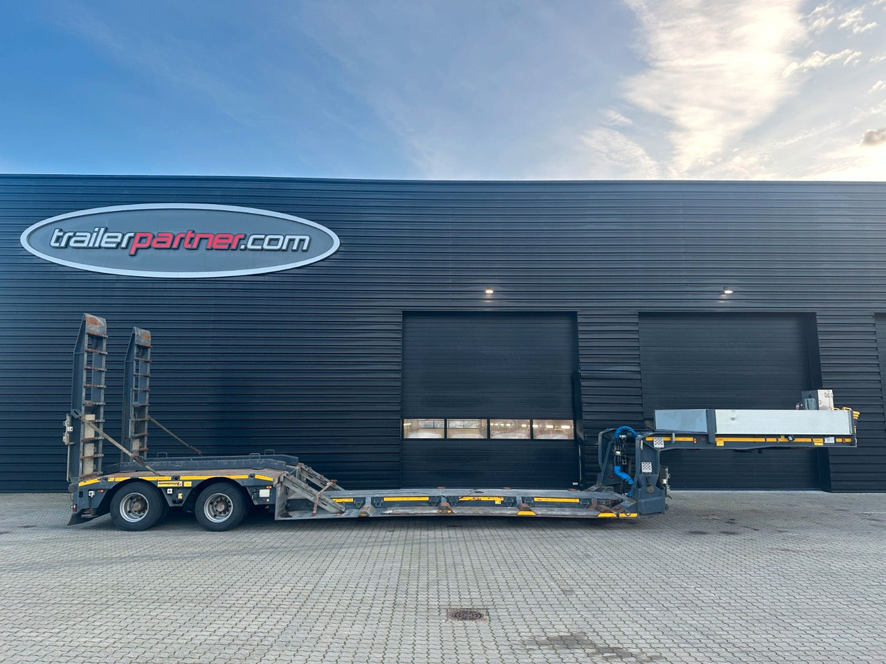 Faymonville 2 achs tiefbett / ausziehbar / Forstmaschinen - عربة منخفضة مسطحة نصف مقطورة: صورة 1 Faymonville 2 achs tiefbett / ausziehbar / Forstmaschinen - عربة منخفضة مسطحة نصف مقطورة: صورة 1