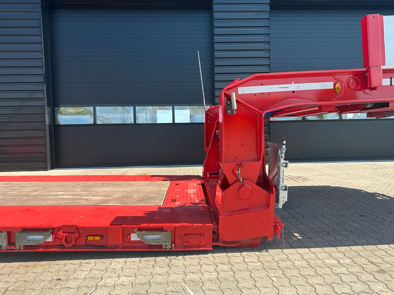 Faymonville Megamax 2 achs tiefbett / Neu Lackiert Faymonville Megamax 2 achs tiefbett / Neu Lackiert - عربة منخفضة مسطحة نصف مقطورة: صورة 4 Faymonville Megamax 2 achs tiefbett / Neu Lackiert Faymonville Megamax 2 achs tiefbett / Neu Lackiert - عربة منخفضة مسطحة نصف مقطورة: صورة 4