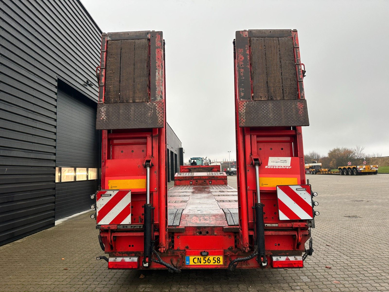 عربة منخفضة مسطحة نصف مقطورة Kässbohrer 4 achs tieflader / ausziehbar: صورة 12 عربة منخفضة مسطحة نصف مقطورة Kässbohrer 4 achs tieflader / ausziehbar: صورة 12