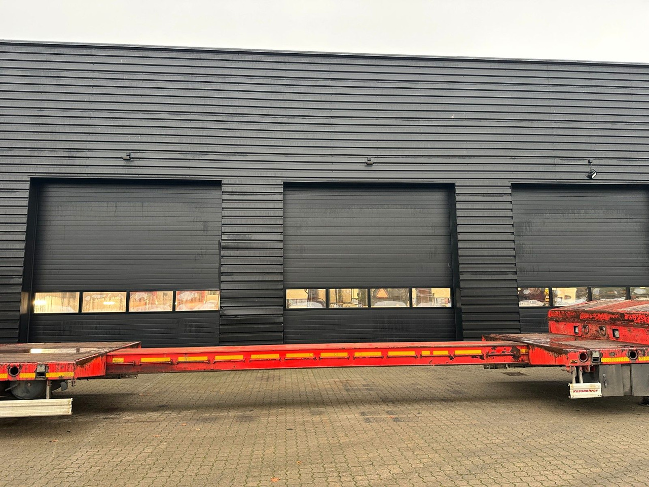 عربة منخفضة مسطحة نصف مقطورة Kässbohrer 4 achs tieflader / ausziehbar: صورة 11 عربة منخفضة مسطحة نصف مقطورة Kässbohrer 4 achs tieflader / ausziehbar: صورة 11