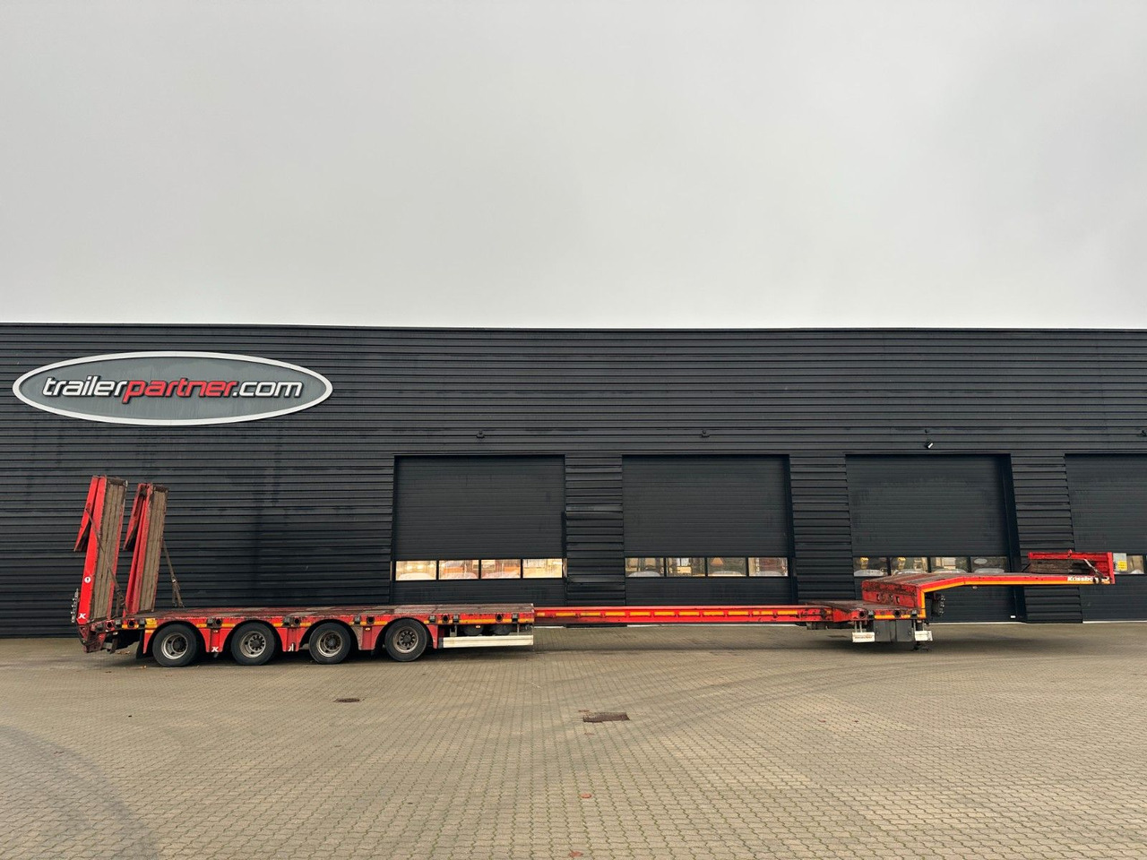 عربة منخفضة مسطحة نصف مقطورة Kässbohrer 4 achs tieflader / ausziehbar: صورة 9 عربة منخفضة مسطحة نصف مقطورة Kässbohrer 4 achs tieflader / ausziehbar: صورة 9